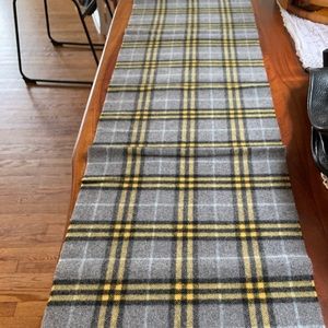 Burberry scarf 100% cashmere
